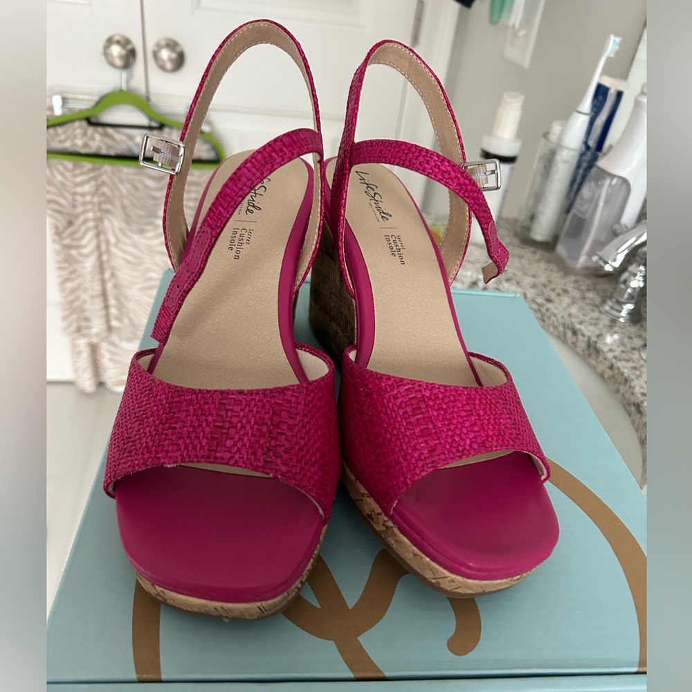 Gorgeous brand new hot pink wedges
